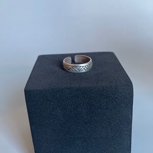 Vintage Sterling Silver Adjustable Toe Ring – Etched Pattern Boho Jewelry